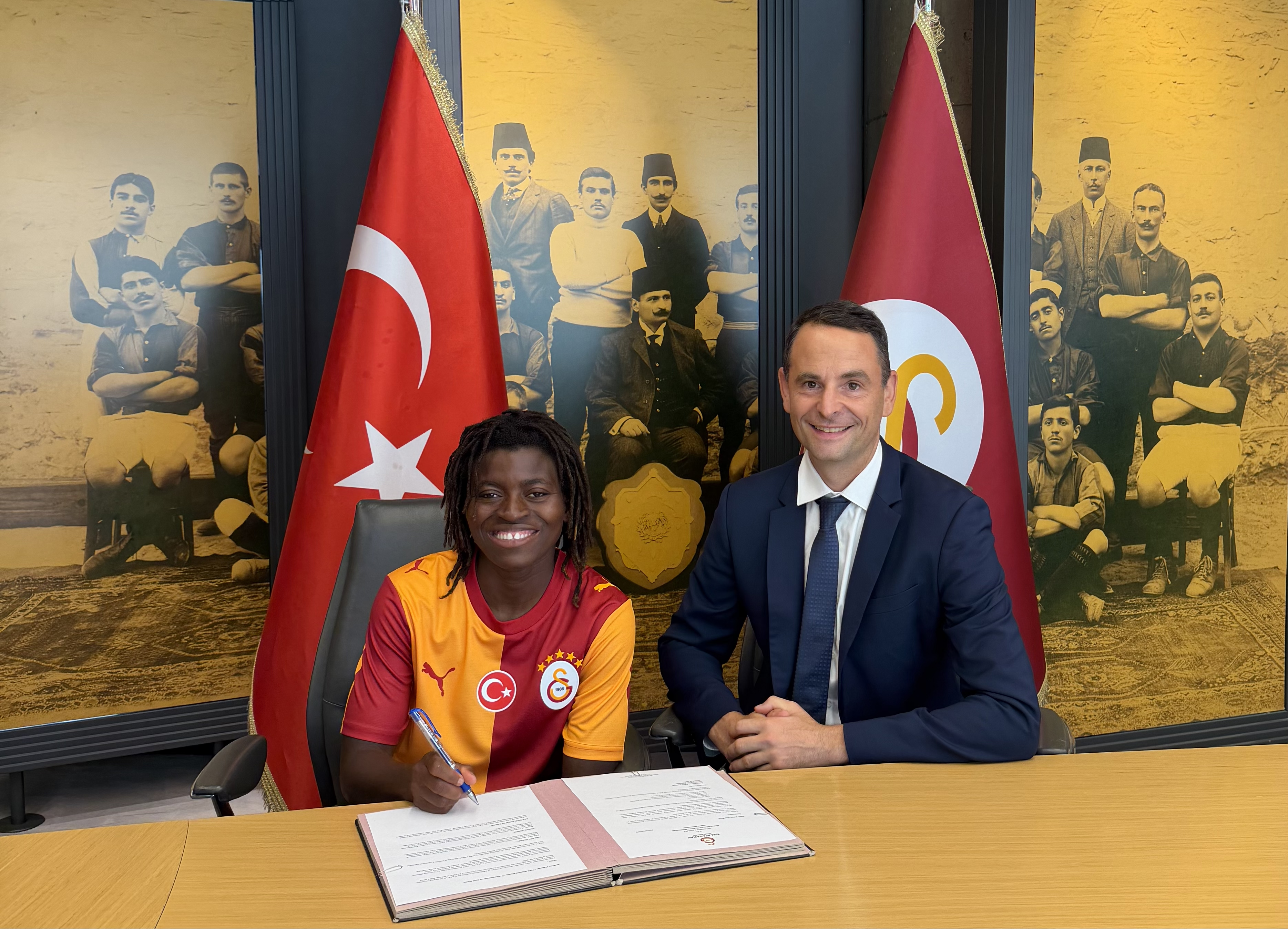 Signing%20Aude%20gala%20new