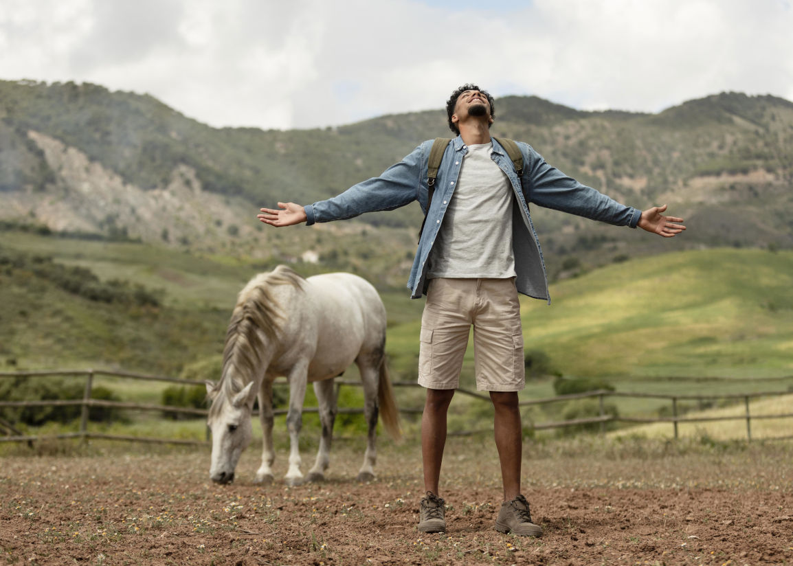 full-shot-man-horse-outdoors