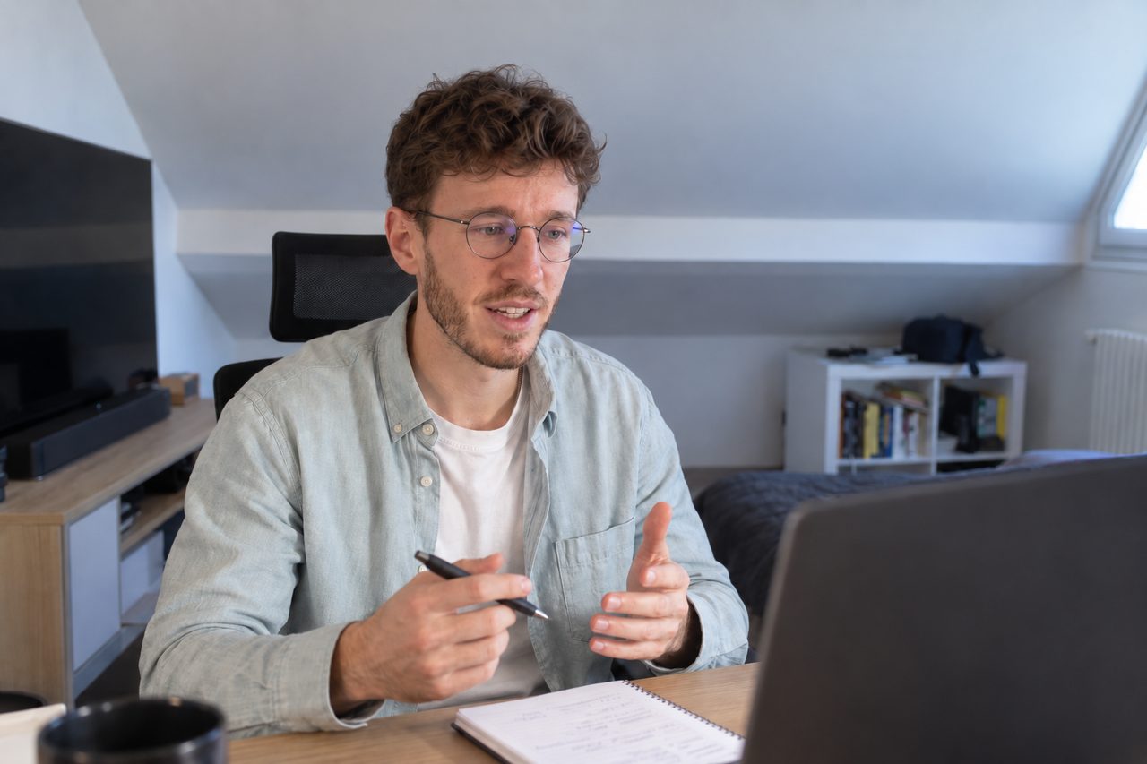 Antoine Lenglet, dans son bureau