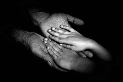 mains enfant et adulte mains enfant et adulte