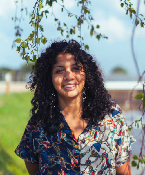 Personne issue de l'immigration retrouvant confiance et identité face au racisme grâce à la Logosynthèse®