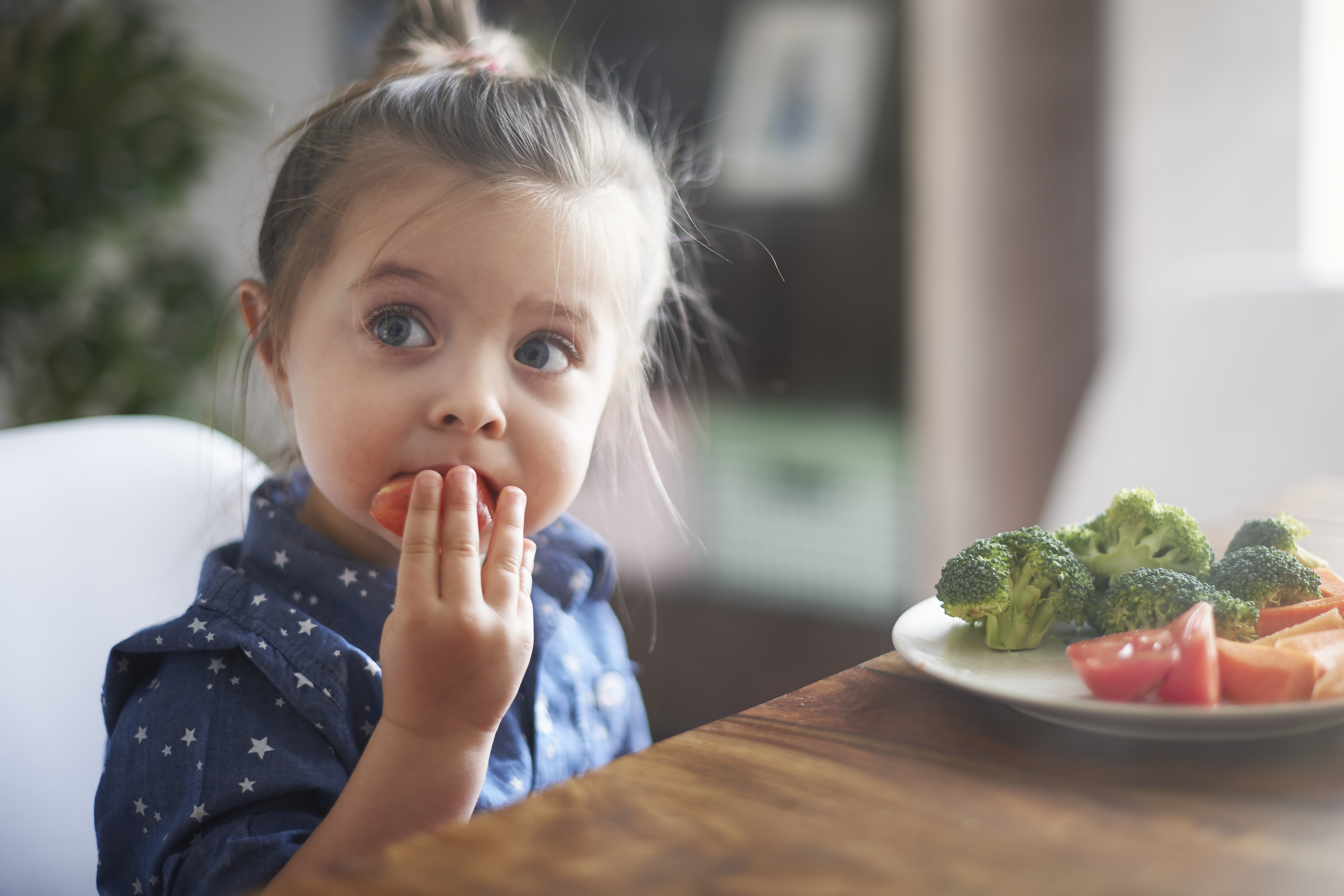 little-girl-eating-vegetables