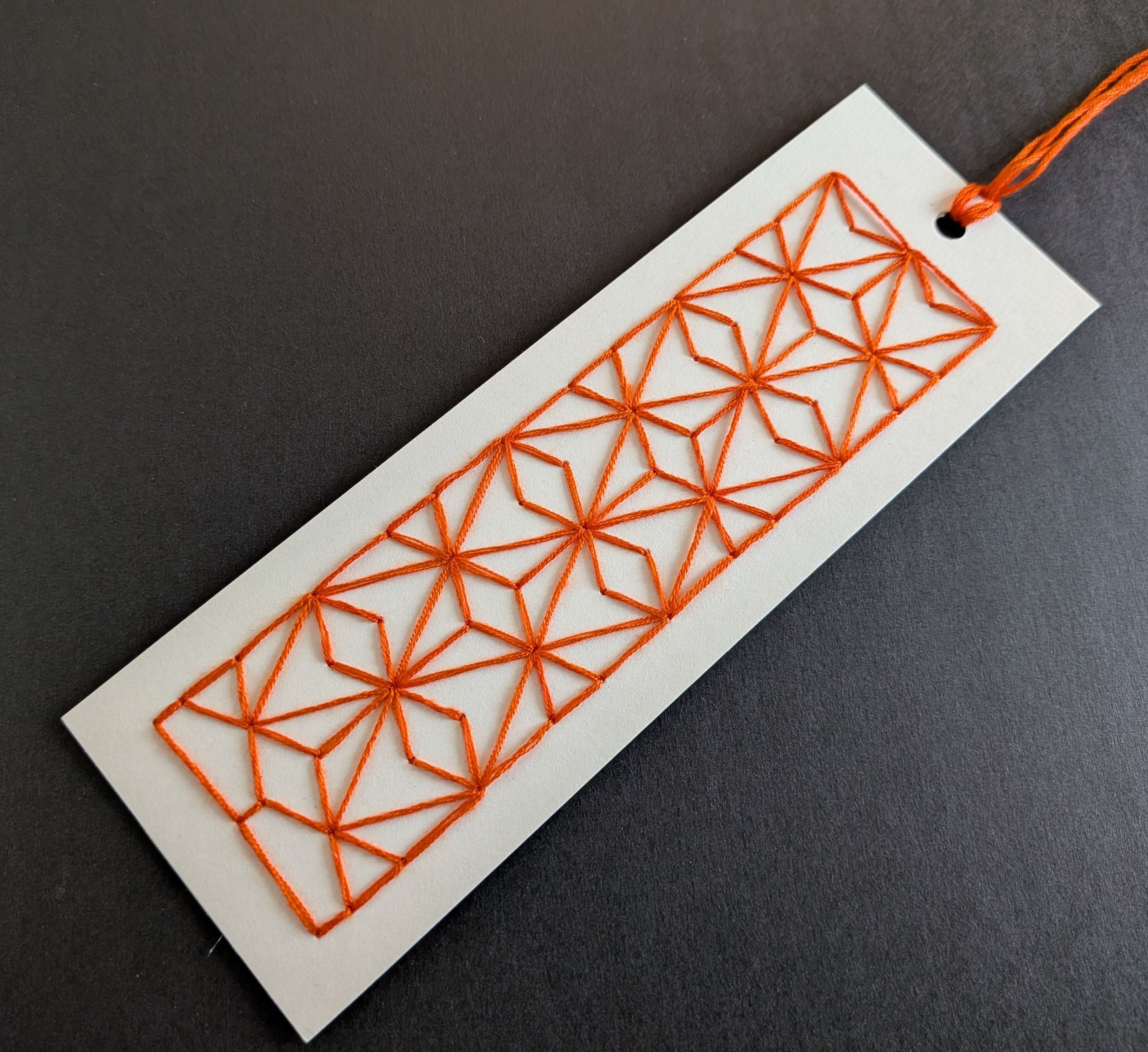 Sandrine Bizon - signet brodé style Sashiko - Asanoha