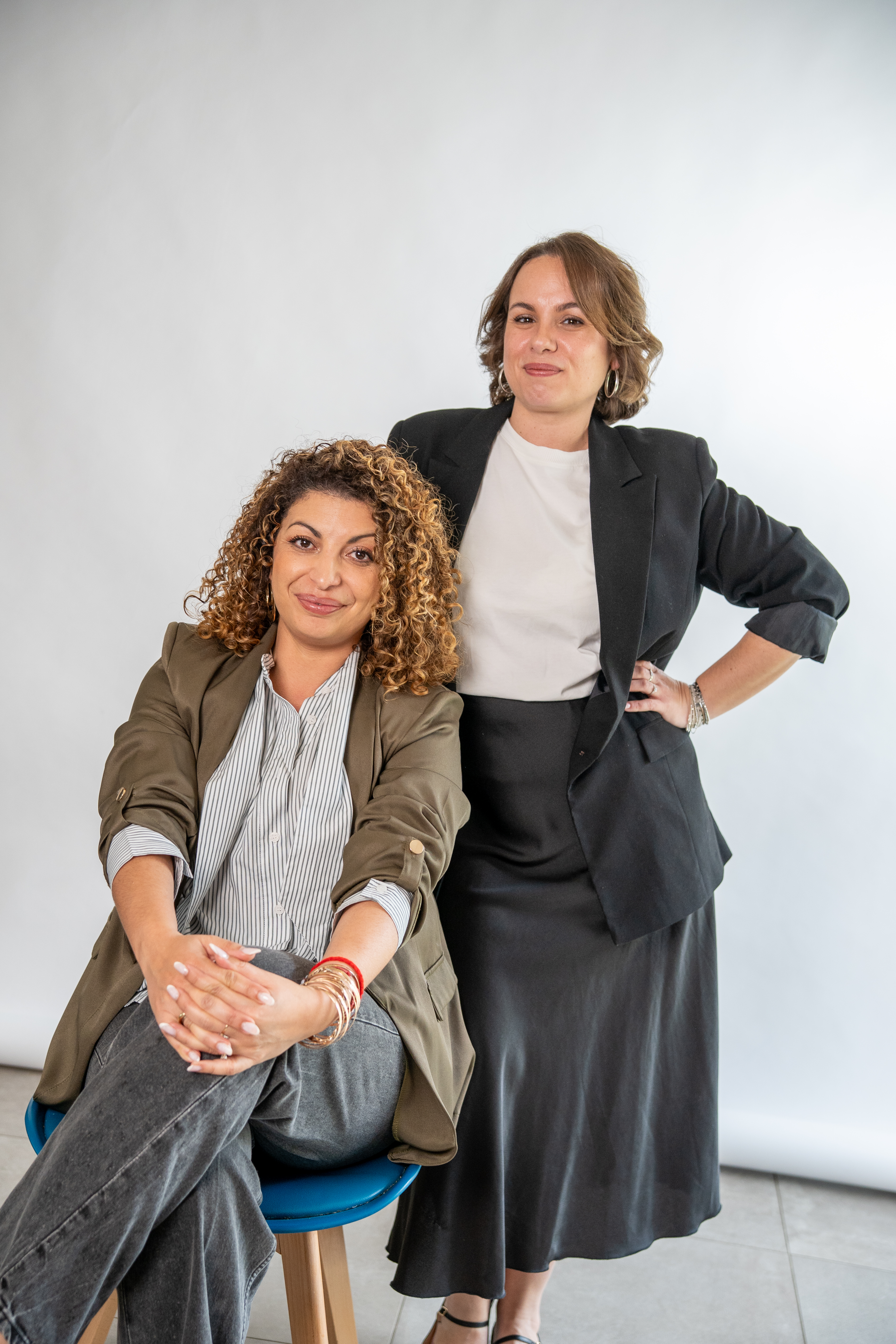 Dirigeants de PME analysant les indicateurs de performance de leur entreprise