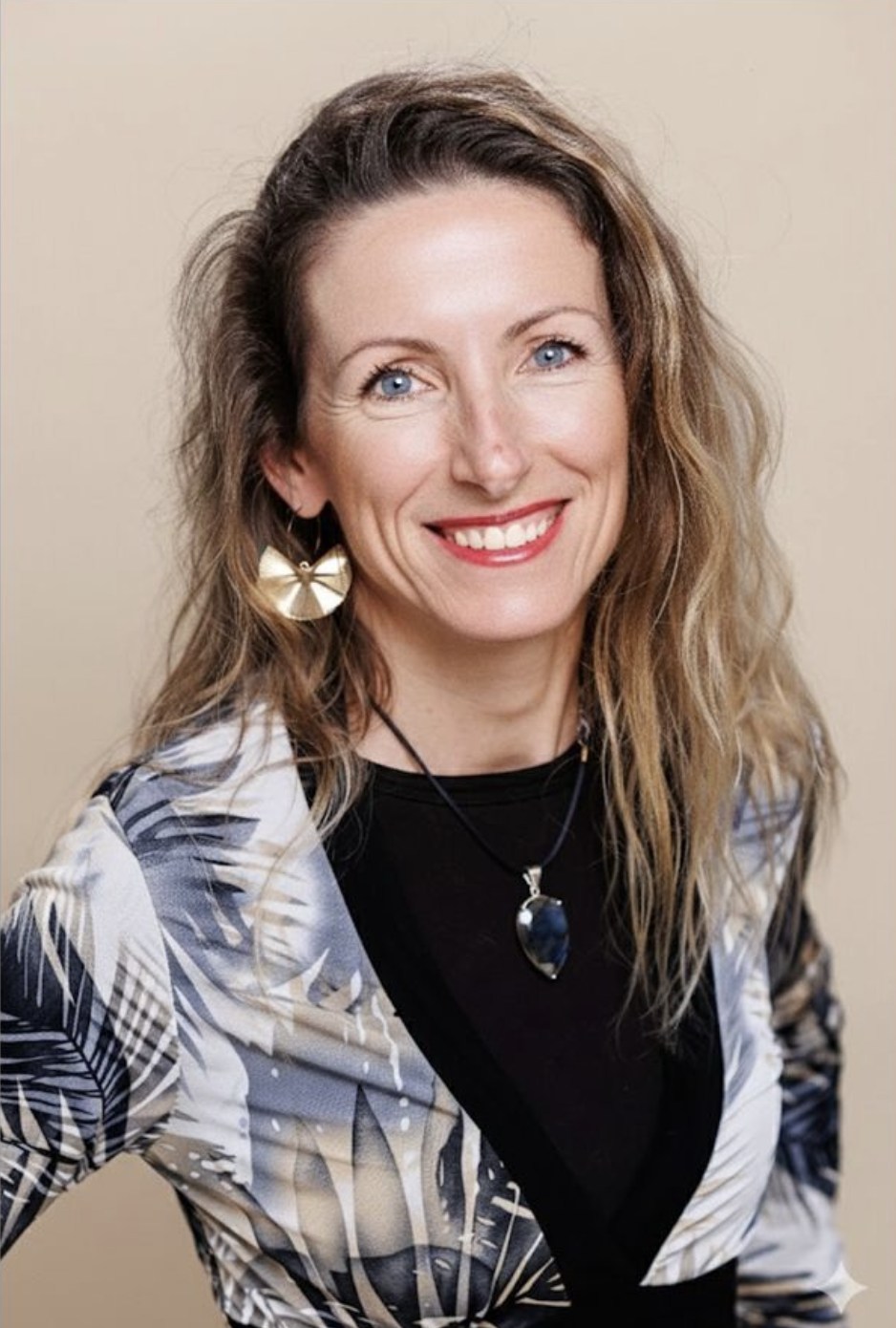 Angelique%20Delay%20The%CC%81rapeute%20E%CC%81nergeticienne%20magne%CC%81tiseur%20gue%CC%81risseur%20coach%20de%20vie%20transformation