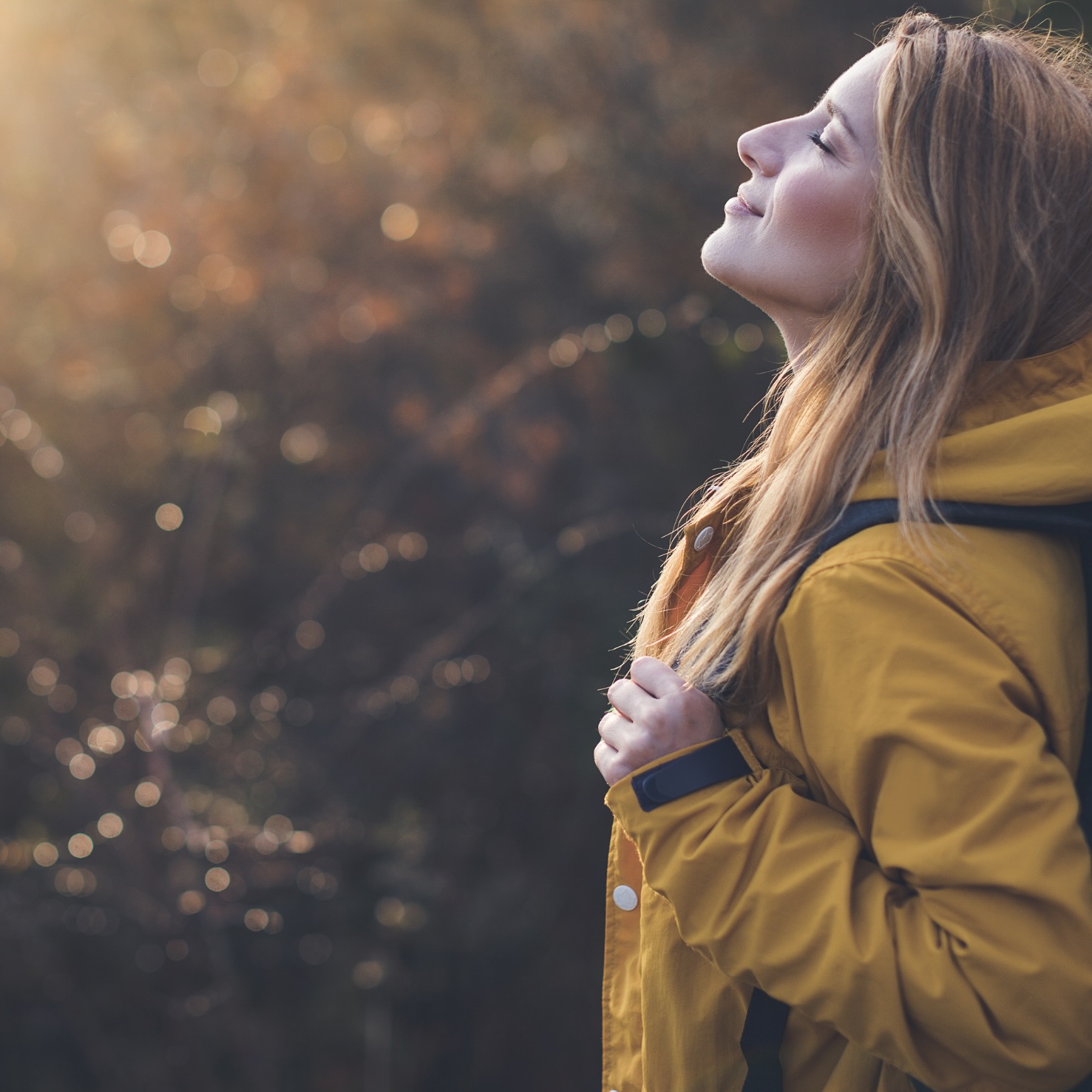 femme_detendue_souriante_rayonnante