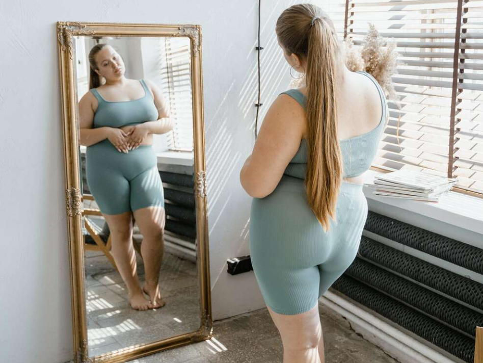 Femme frustrée par les régimes inefficaces