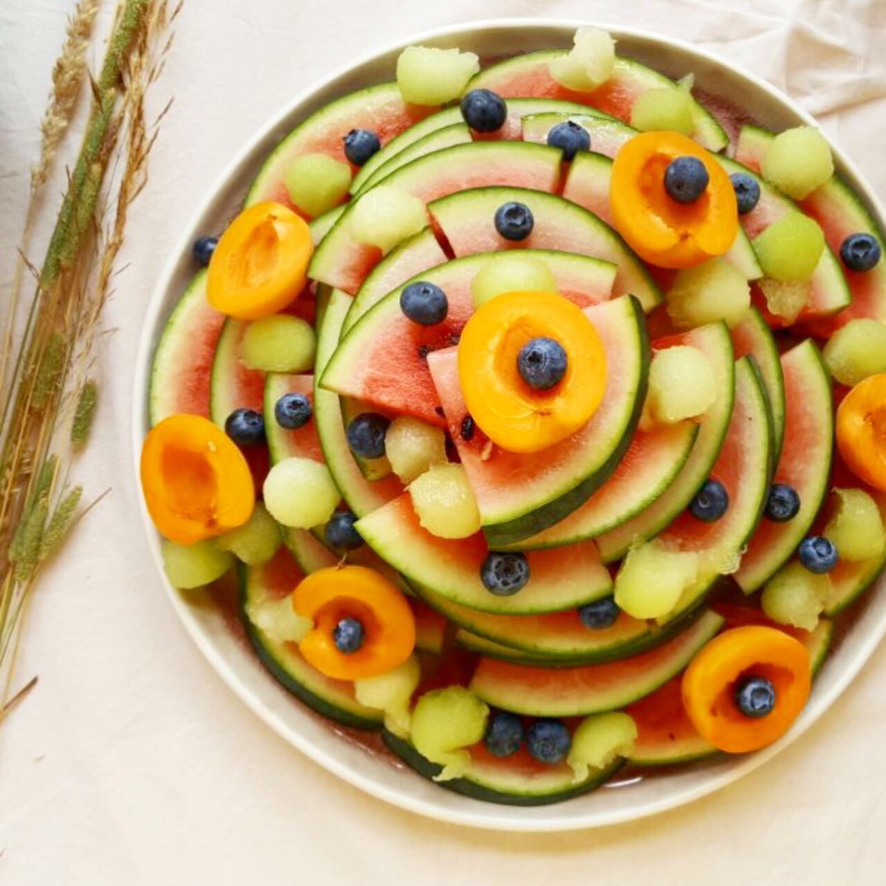traiteur-plateau-assiette-fruits-lescrawquantes