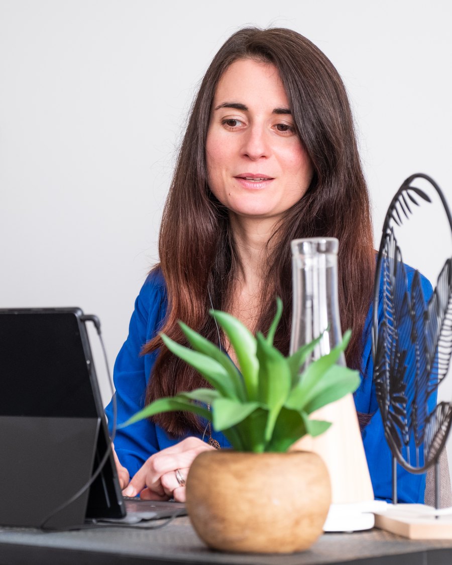 Stéphanie Rousset, formatrice référente, en visio depuis son bureau