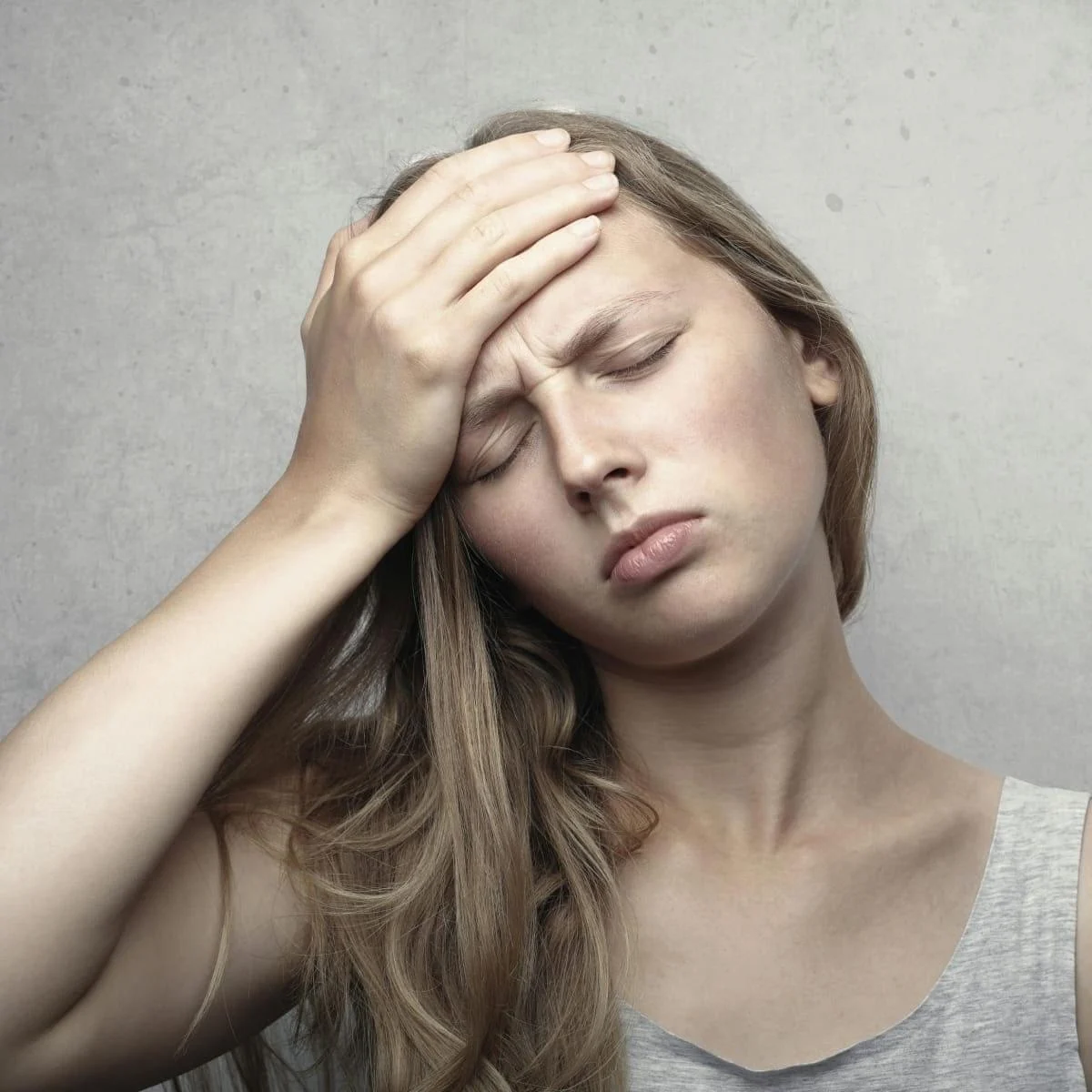 image-woman-holding-head