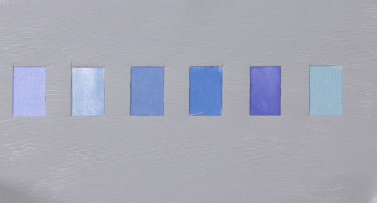 bleu%20place%CC%81%20sur%20un%20fond%20gris%20parai%CC%82tra%20plus%20terne