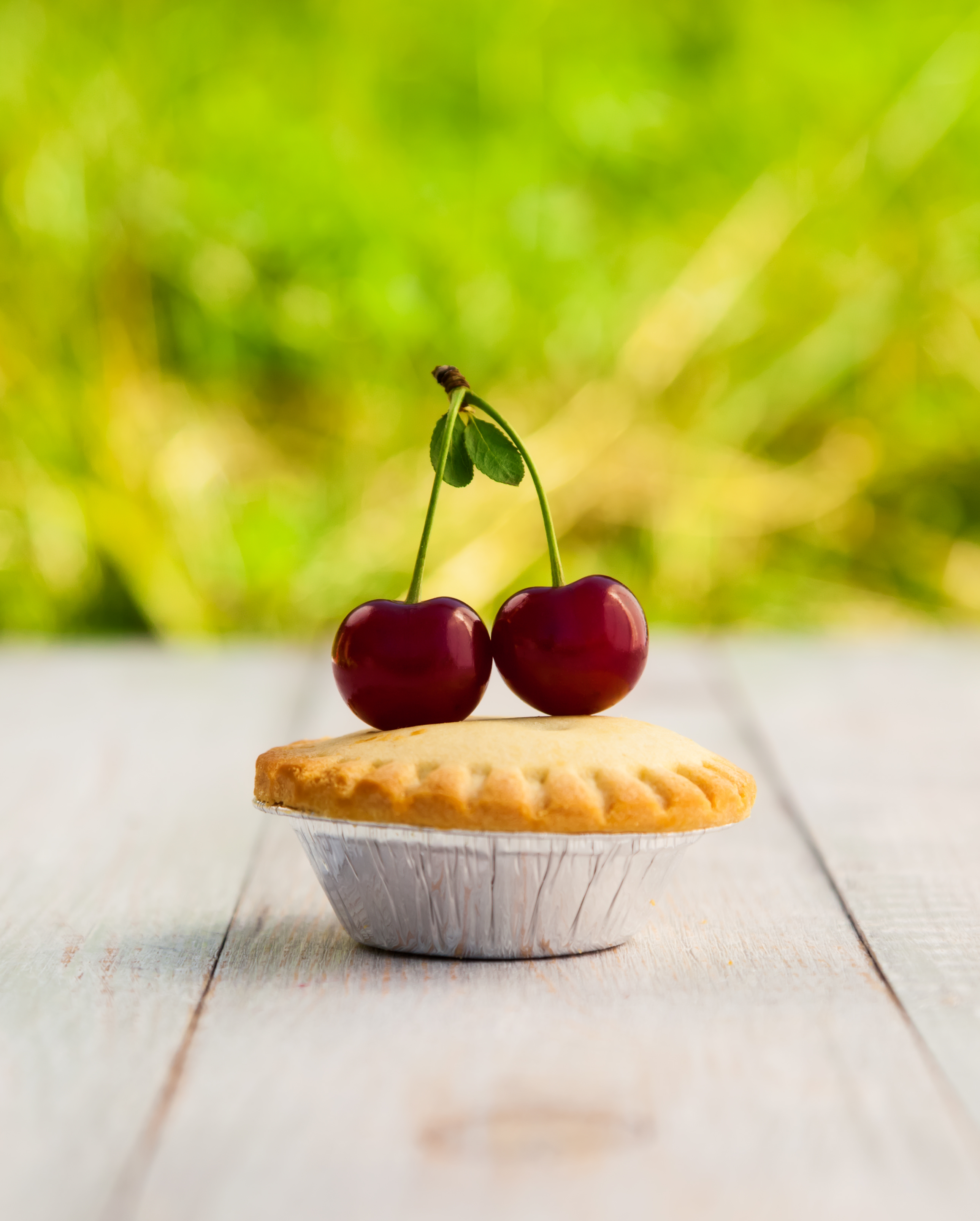 cupcake-with-cherries-white-wooden-boards