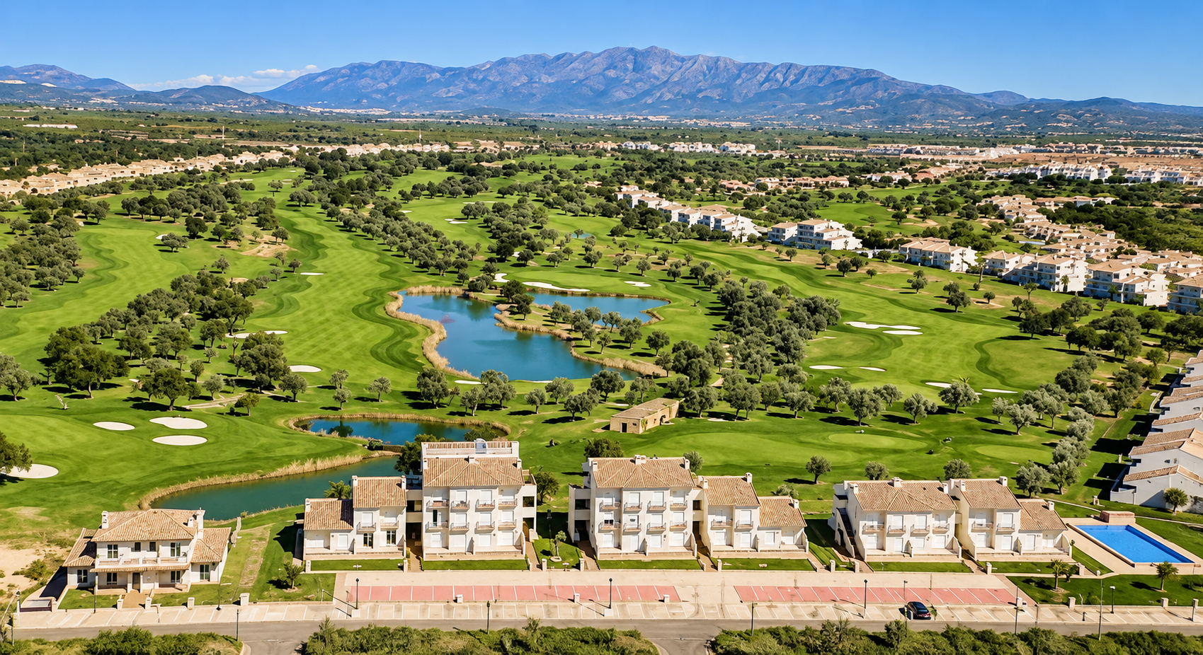 Panorama%20d%E2%80%99un%20golf%20m%C3%A9diterran%C3%A9en%20r%C3%A9sidentiel