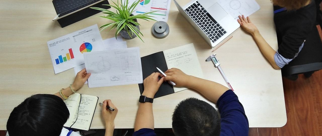 desk-5020801_1280