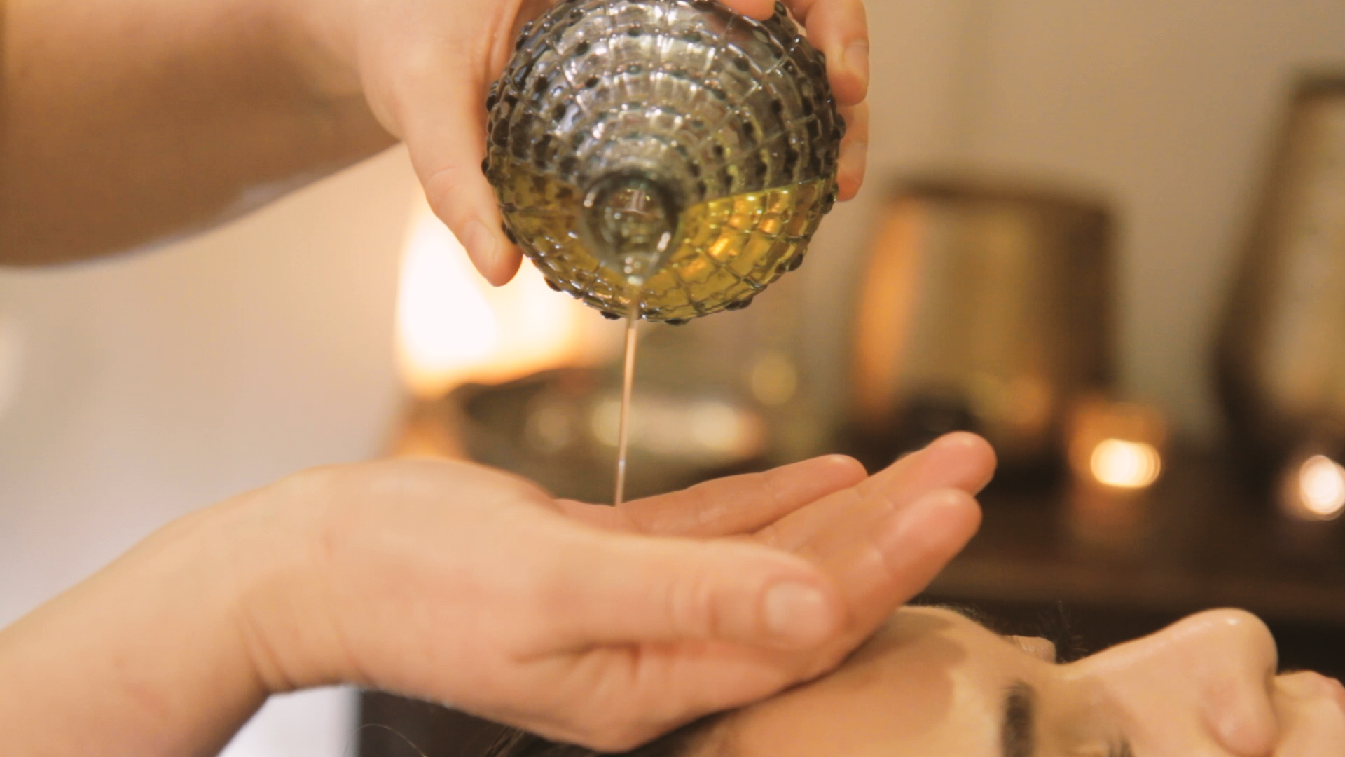 ETALO_00_30_08_16_Still038